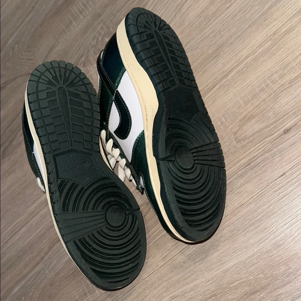 Nike Forest Green and White Low Tops - Picture 3 of 4